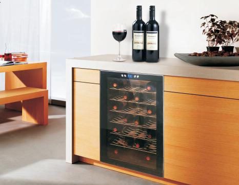 红酒柜占空间太大?那是因为你没有选凯得红酒柜!