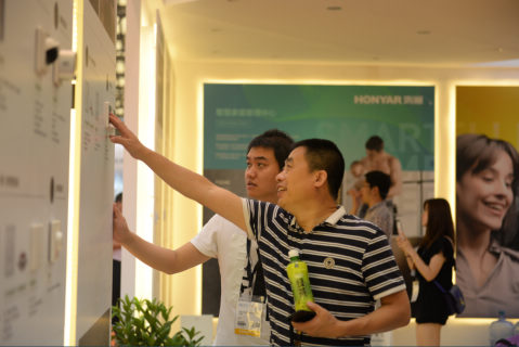 直击2017上海国际智能家居展:阿里联手鸿雁,打造“全屋智能”