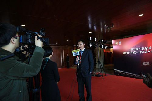 热烈祝贺雅诗澜无缝墙布荣获家装最高奖项“大雁奖 ”