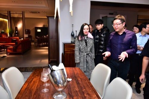 魏新雨“以歌会友”亮相深圳 与数百粉丝共聚柏森老友季
