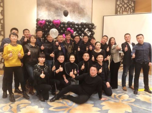 比努力更努力——爱依瑞斯高管团队的岁末和年初