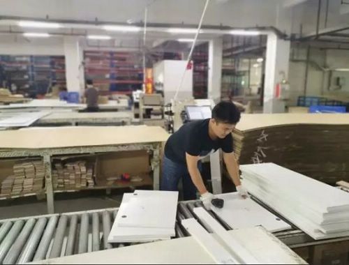 不忘初心 品质先行丨诺维家高层管理带领质量监控小组视察生产