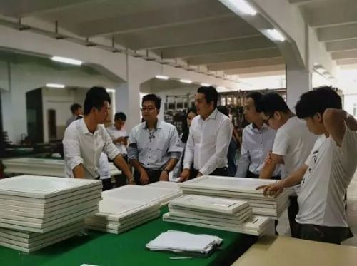 不忘初心 品质先行丨诺维家高层管理带领质量监控小组视察生产