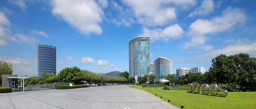 大咖来了,冬奥冠军武大靖“入职”醉美三棵树