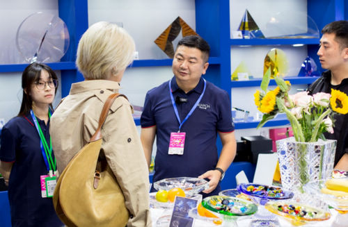 权达水晶 | 璀璨亮相2025深圳国际礼品家居展以东方匠艺重塑光影美学